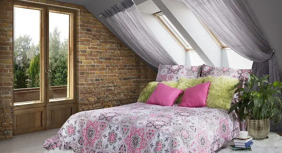 Jak zawiesić firanki na oknie dachowym: 5 skutecznych metod