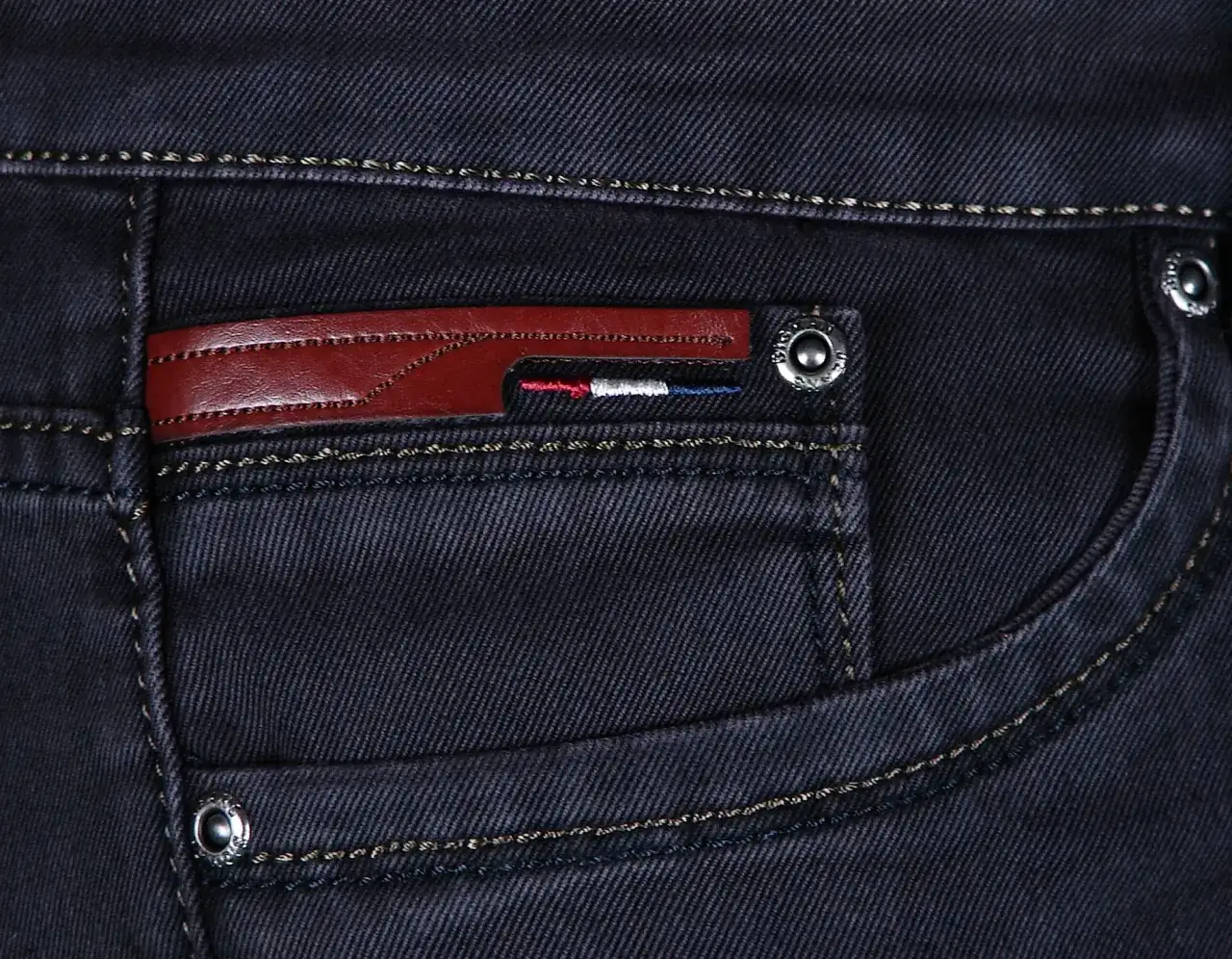 Spodnie męskie 120 cm w pasie: 3XL czy W46? Rozszyfruj rozmiar!