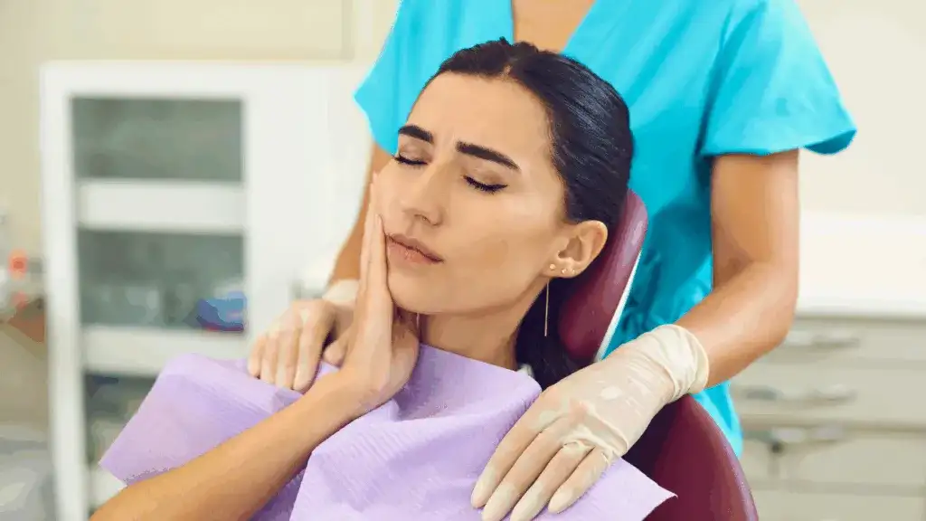 Ból zęba promieniuje do ucha? Szybka ulga i kiedy do dentysty