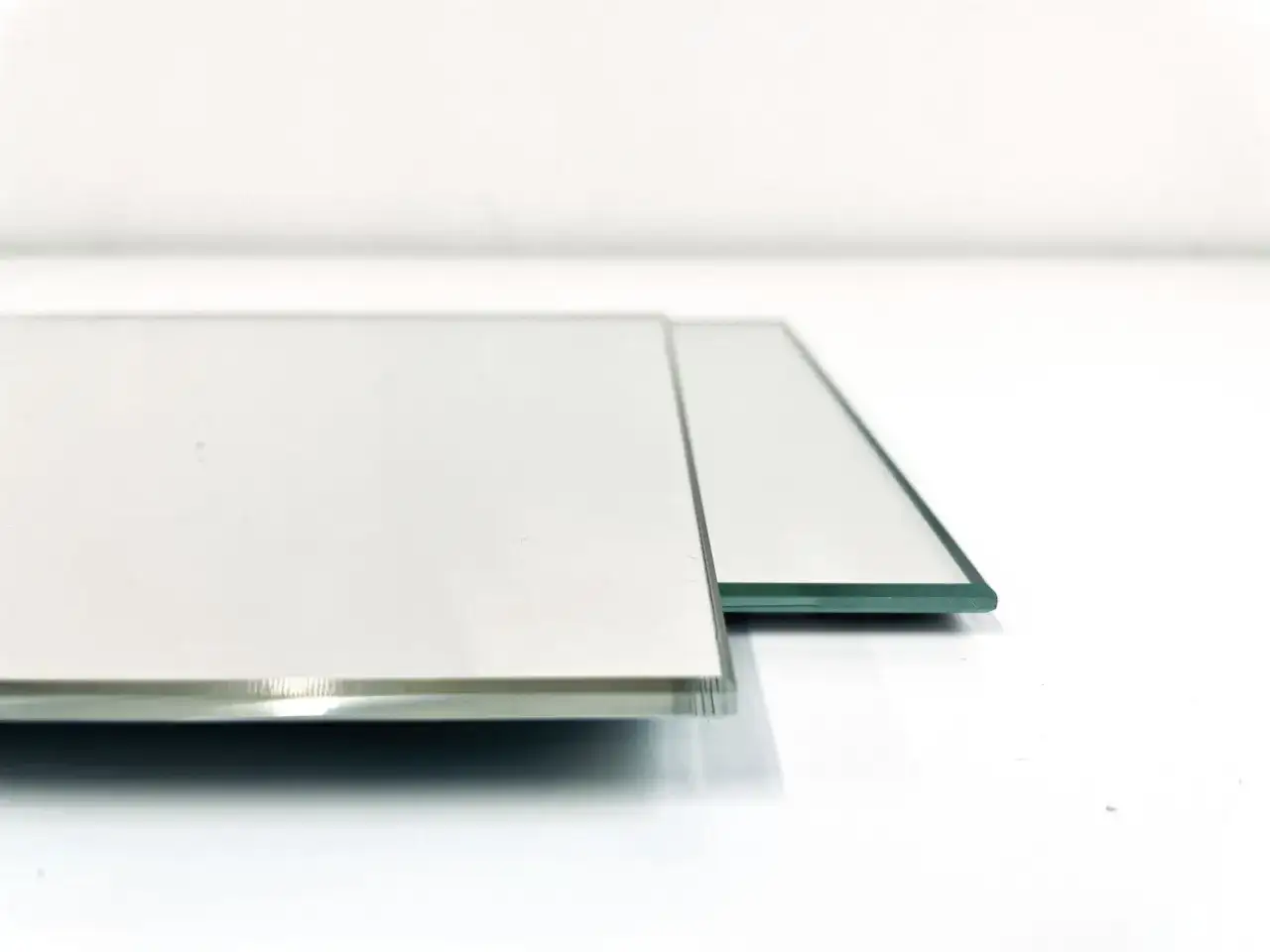 Jaki kolor ma lustro? To nie srebro! Odkryj zieloną prawdę