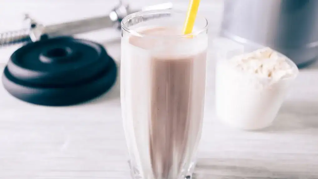 Czy shake proteinowy jest zdrowy? Odkryj ukryte zagrożenia i korzyści