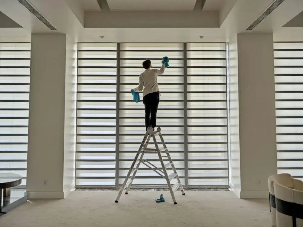 Jak skutecznie wyprać rolety materiałowe bez ryzyka uszkodzeń – poradnik krok po kroku
