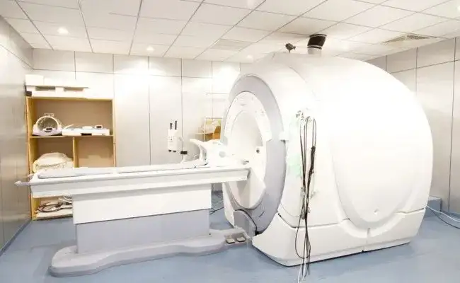 Co lepsze: tomografia czy rezonans? Poznaj kluczowe różnice i zalety