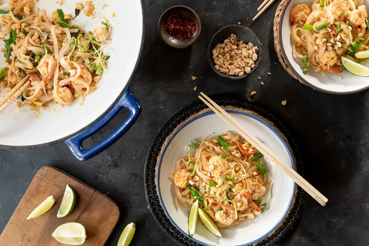 Jak zrobić krewetki z makaronem w sosie: 5 prostych kroków