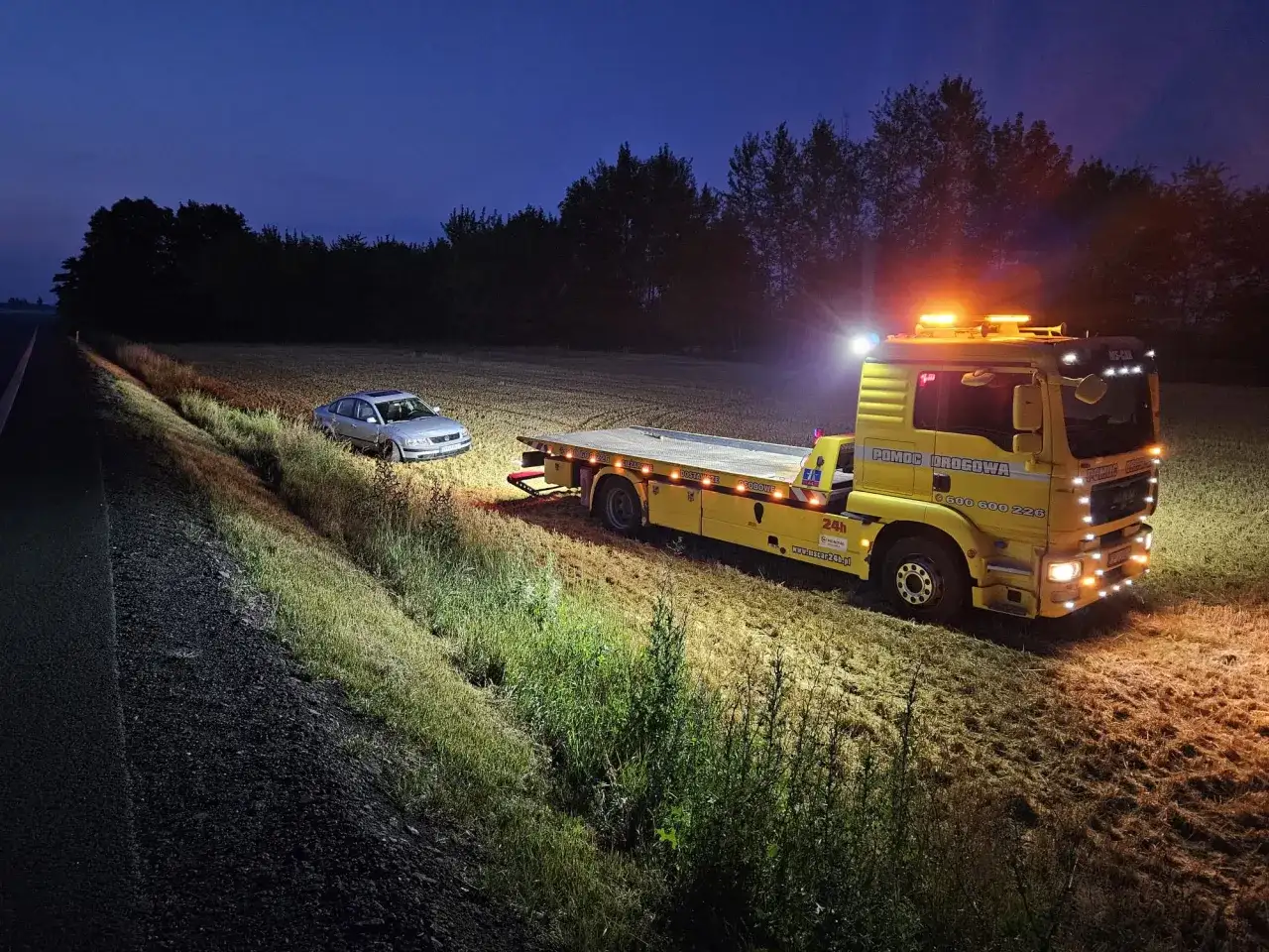 Awaria na autostradzie? Sprawdź, jak bezpiecznie wezwać pomoc!