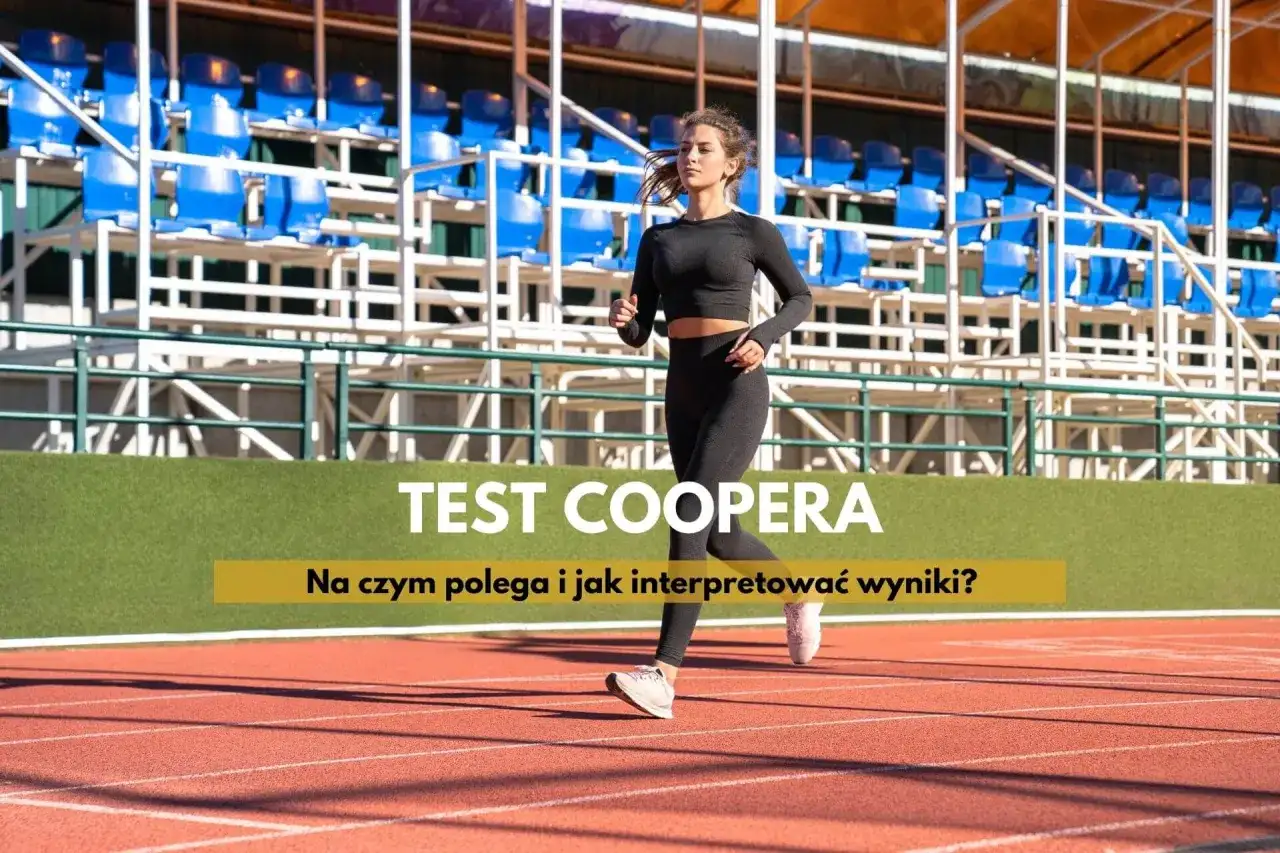 Kobieta biegnie na bieżni stadionu, przygotowując się do testu Coopera.