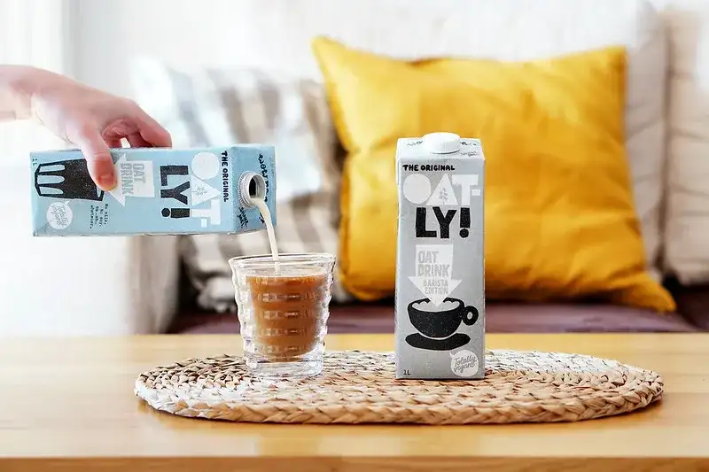 Jakie mleko do kawy dla cukrzyka? Wybierz najlepsze i bezpieczne opcje