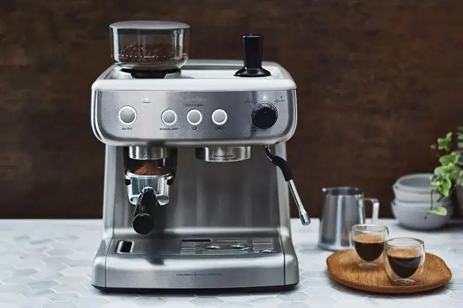 Najlepsze ekspresy do kawy z młynkiem – unikaj błędnych wyborów