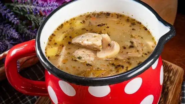 Ile może stać zupa grzybowa w lodówce, aby uniknąć zepsucia?