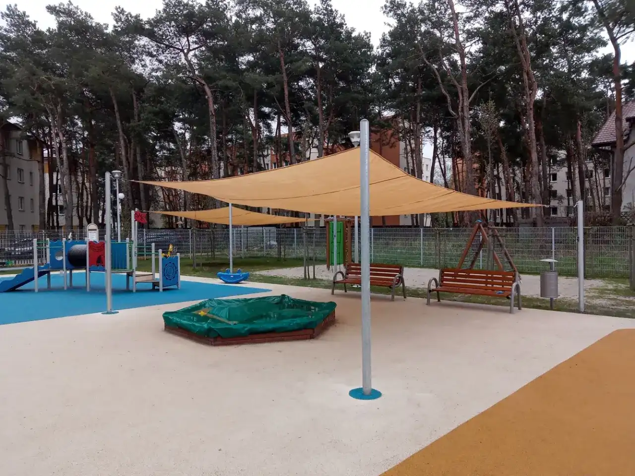 Jak zacienić plac zabaw, aby dzieci były bezpieczne i komfortowe