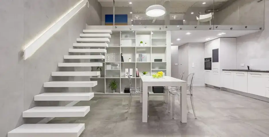 Jasne schody jaka podłoga – unikaj błędów w aranżacji wnętrz