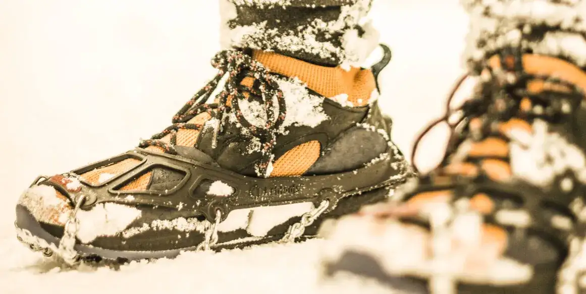 Jakie raczki w góry wybrać, aby uniknąć niebezpieczeństw zimowych?