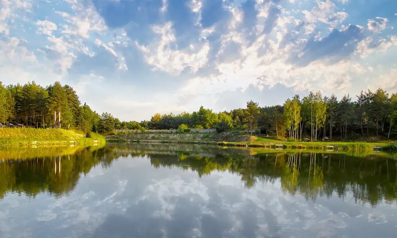 Jezioro Śremskie: Tajemnice głębin i wędkarskie wyzwania