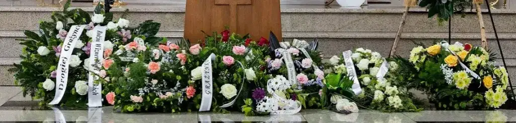 Jaki kolor kwiatów na pogrzeb? Odkryj symbolikę i wybór kwiatów