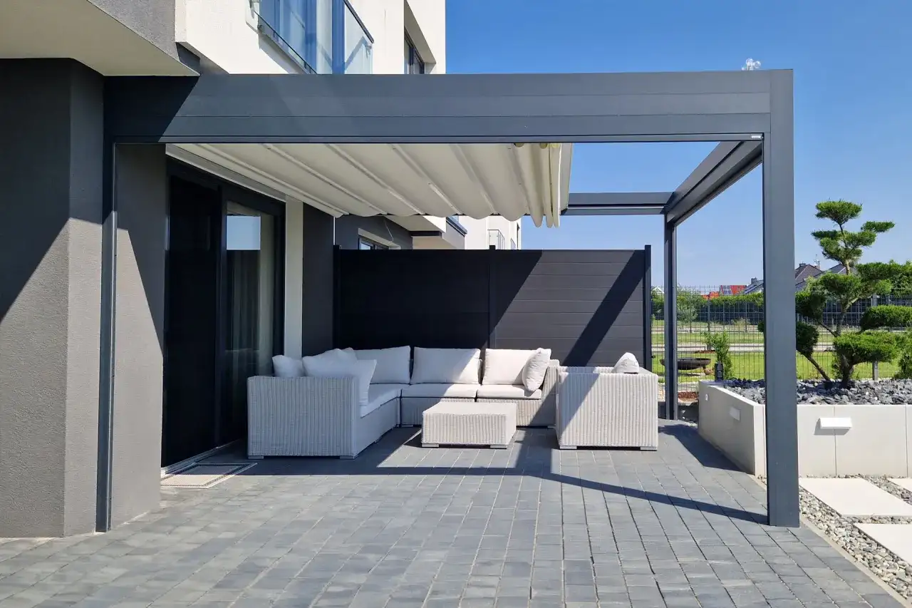 Zacienienie tarasu 2026: Od 100 do 100 000 zł co wybrać?