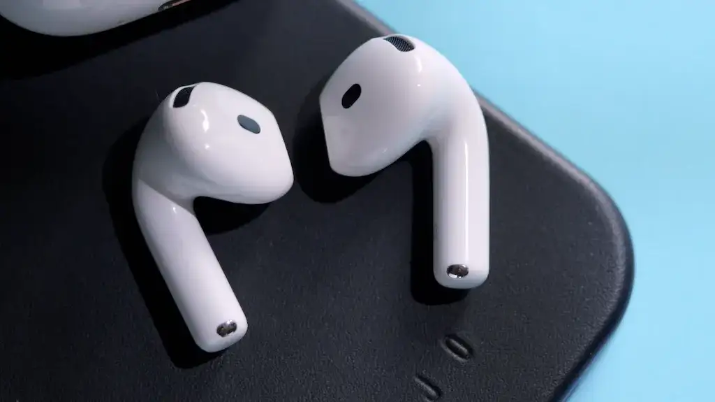 Jak odróżnić AirPods 1 od 2 - kluczowe różnice, które musisz znać