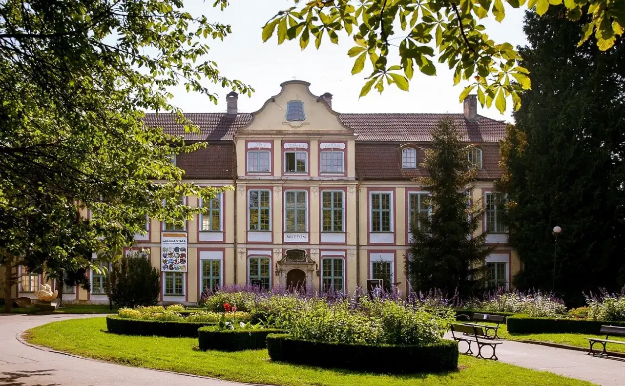 Oddział sztuki nowoczesnej Gdańsk – historia, wystawy i architektura