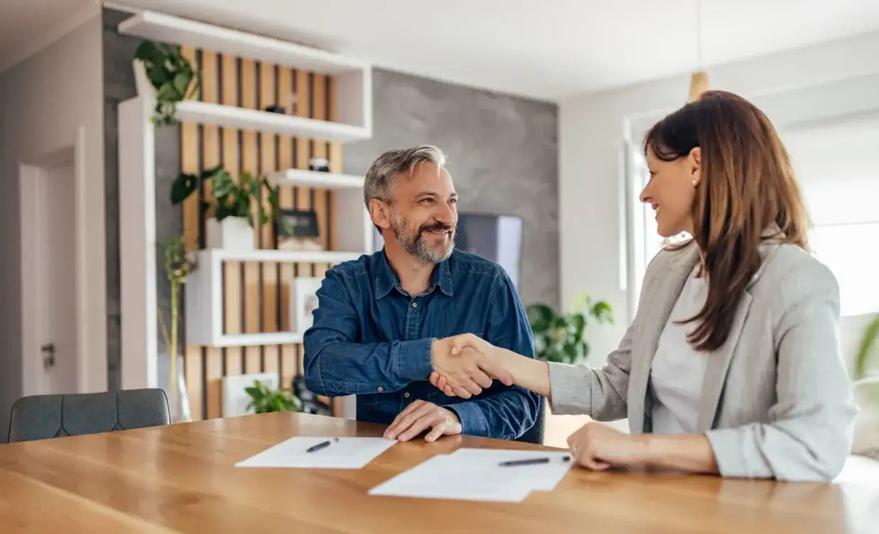 Czy za wynajem płaci się z góry? Odkryj, co musisz wiedzieć