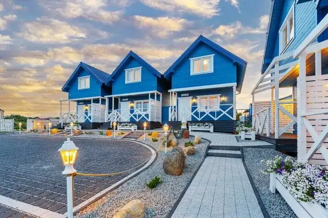 Najtańsze noclegi nad morzem – uniknij wysokich cen na wakacjach