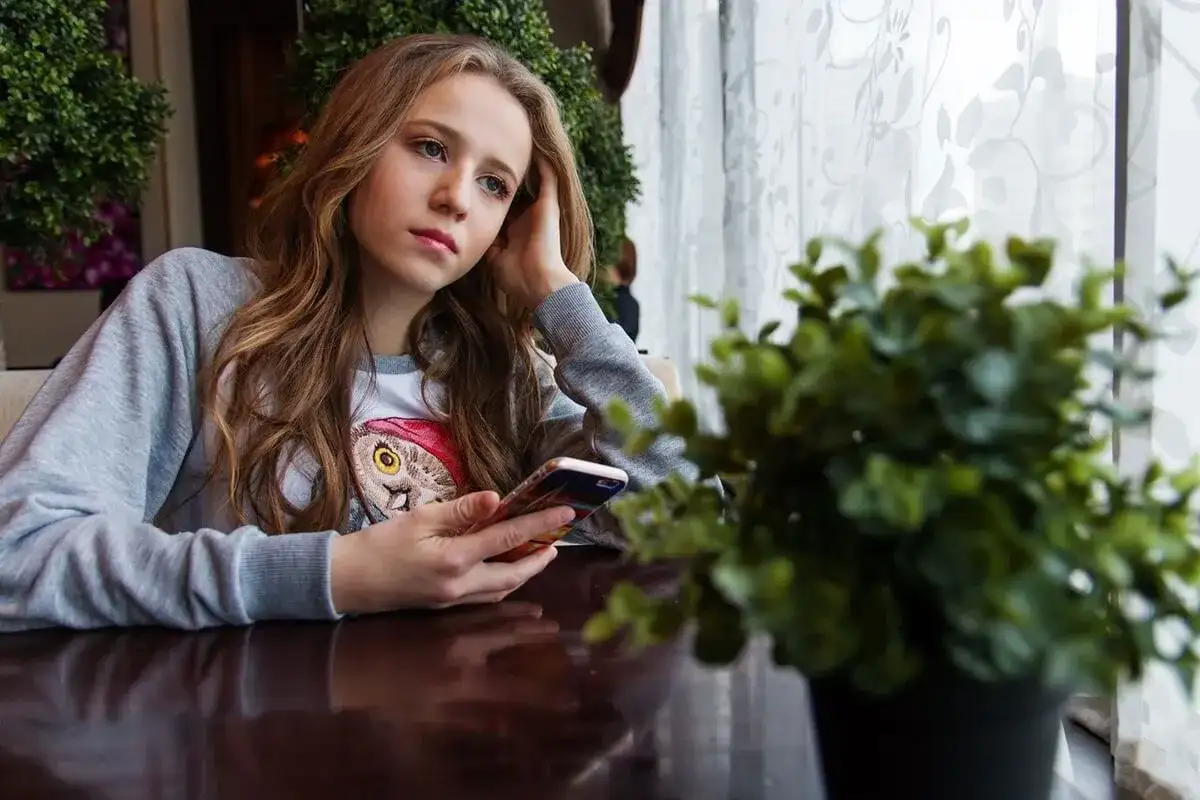 Pryszcz? Szybki ratunek i kamuflaż przed ważnym wyjściem!