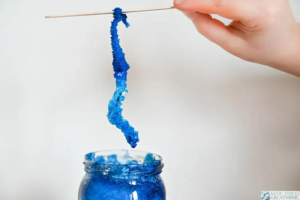Hodowla kryształów soli na sznurku: Prosty przewodnik krok po kroku