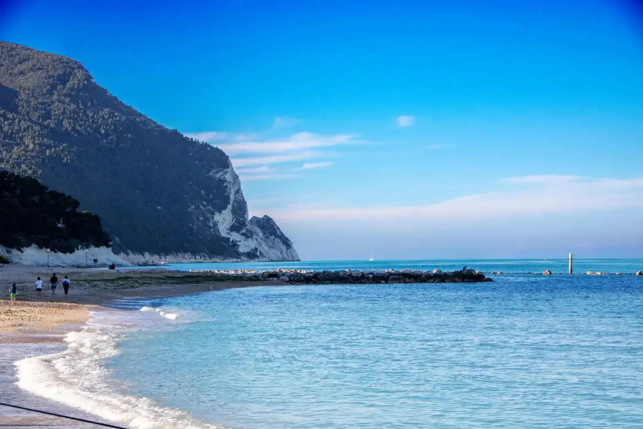 Marche: scopri le spiagge perfette per la tua vacanza ideale