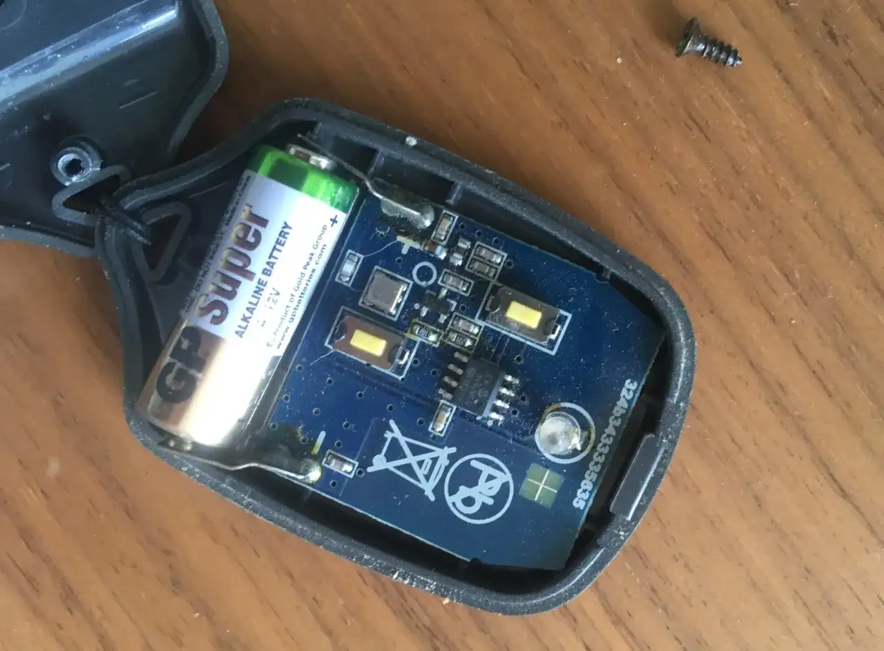 Pilot do bramy nie działa? Wymiana baterii: poradnik krok po kroku