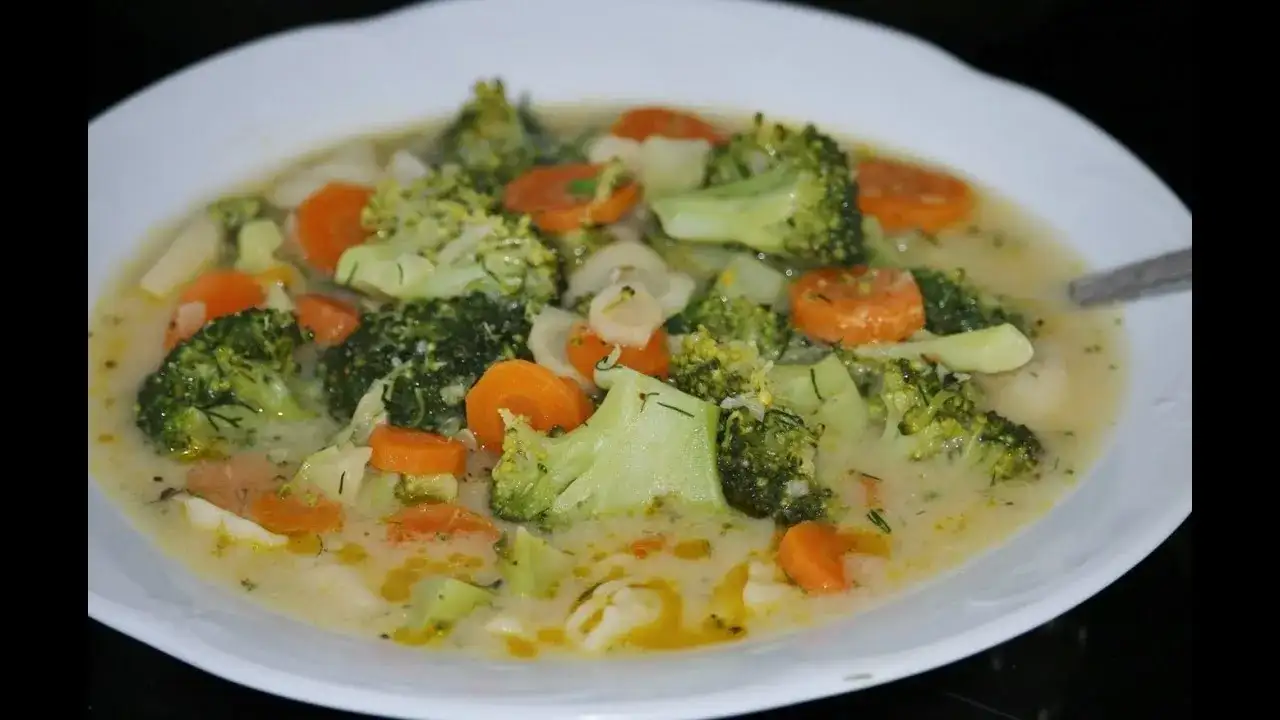 Jak ugotować zupę brokułową - prosta receptura na zdrowy posiłek