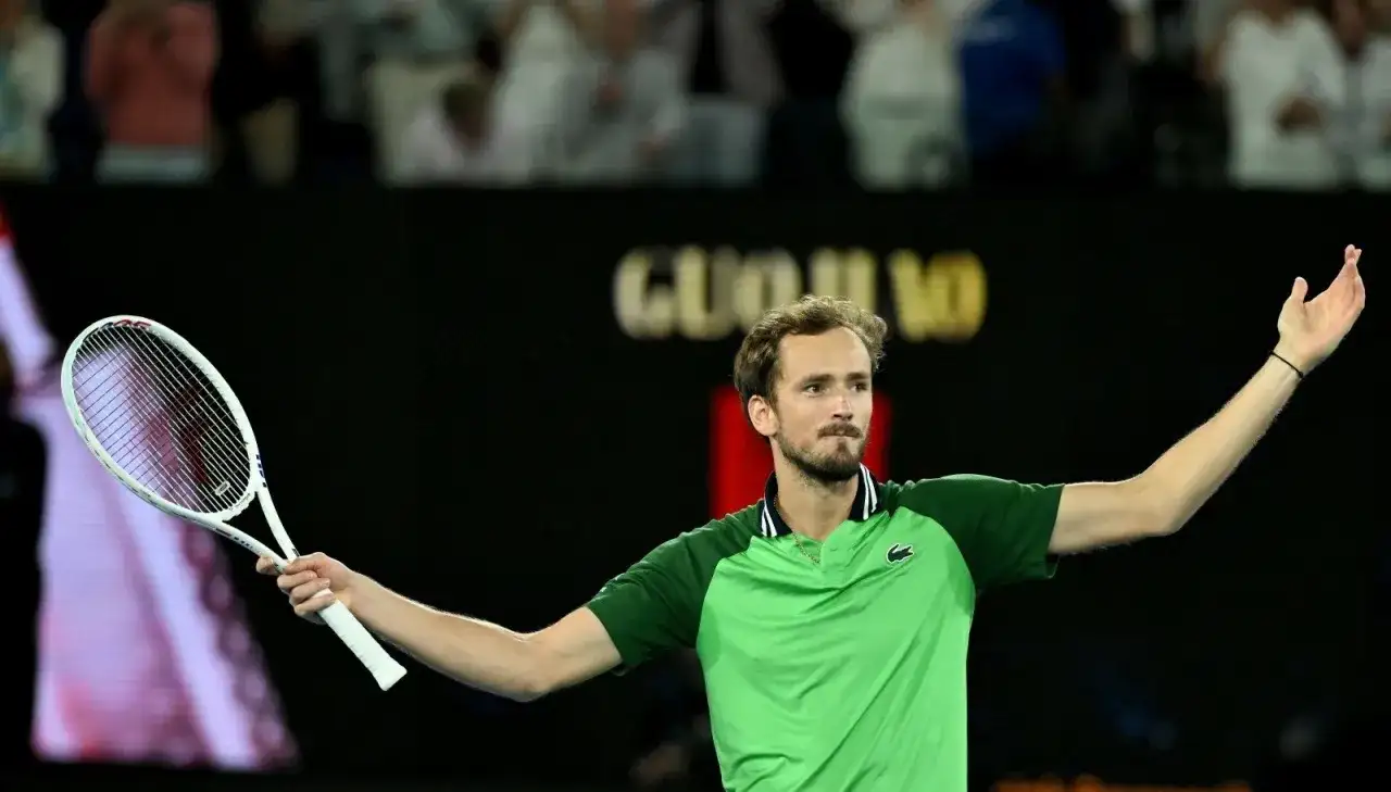 Miedwiediew vs Sinner: Wyniki i analiza ostatniego meczu