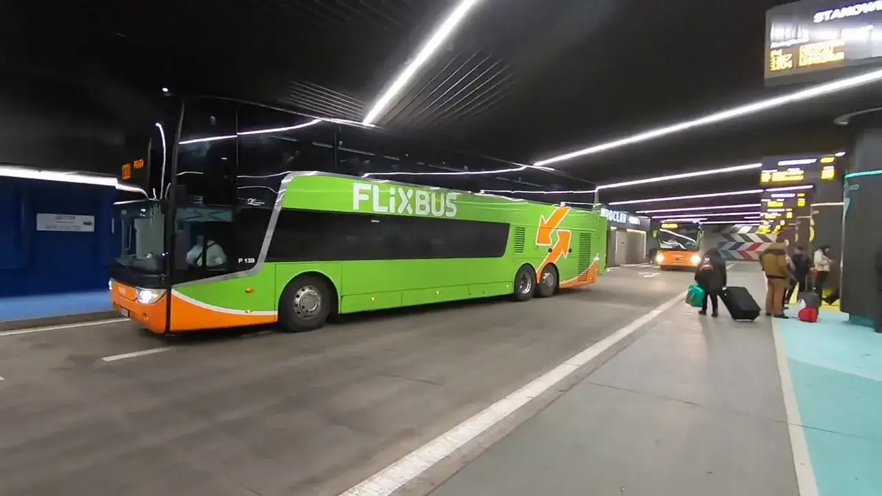 Polski Bus Praga: Gdzie wysiądziesz? Flixbus Florenc i wskazówki!