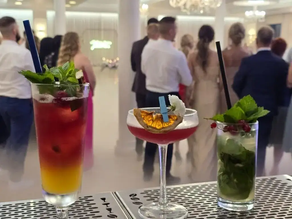 Najlepsze drinki z wódką grejpfrutową, które zachwycą Twoich gości