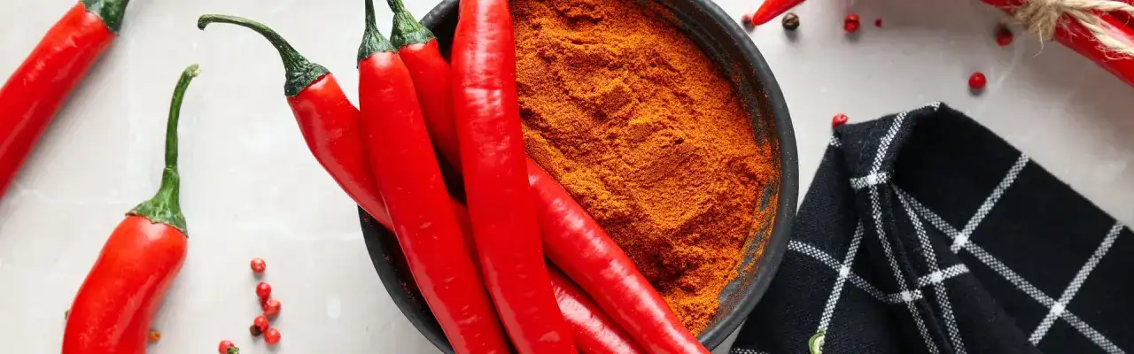 Pieprz cayenne na odchudzanie – jak stosować, dawkowanie i skutki uboczne