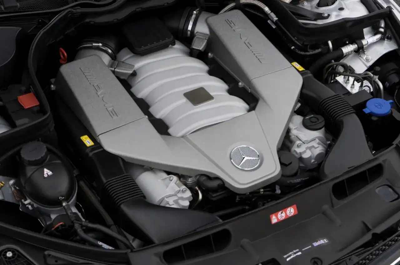 Najczęstsze usterki i opinie o silniku Mercedes 5.5 V8 – Co warto wiedzieć?