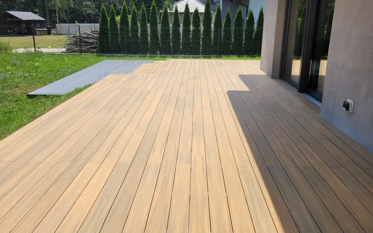 Taras betonowy na słupach: projekt, wykonanie i jak utrzymać estetykę?