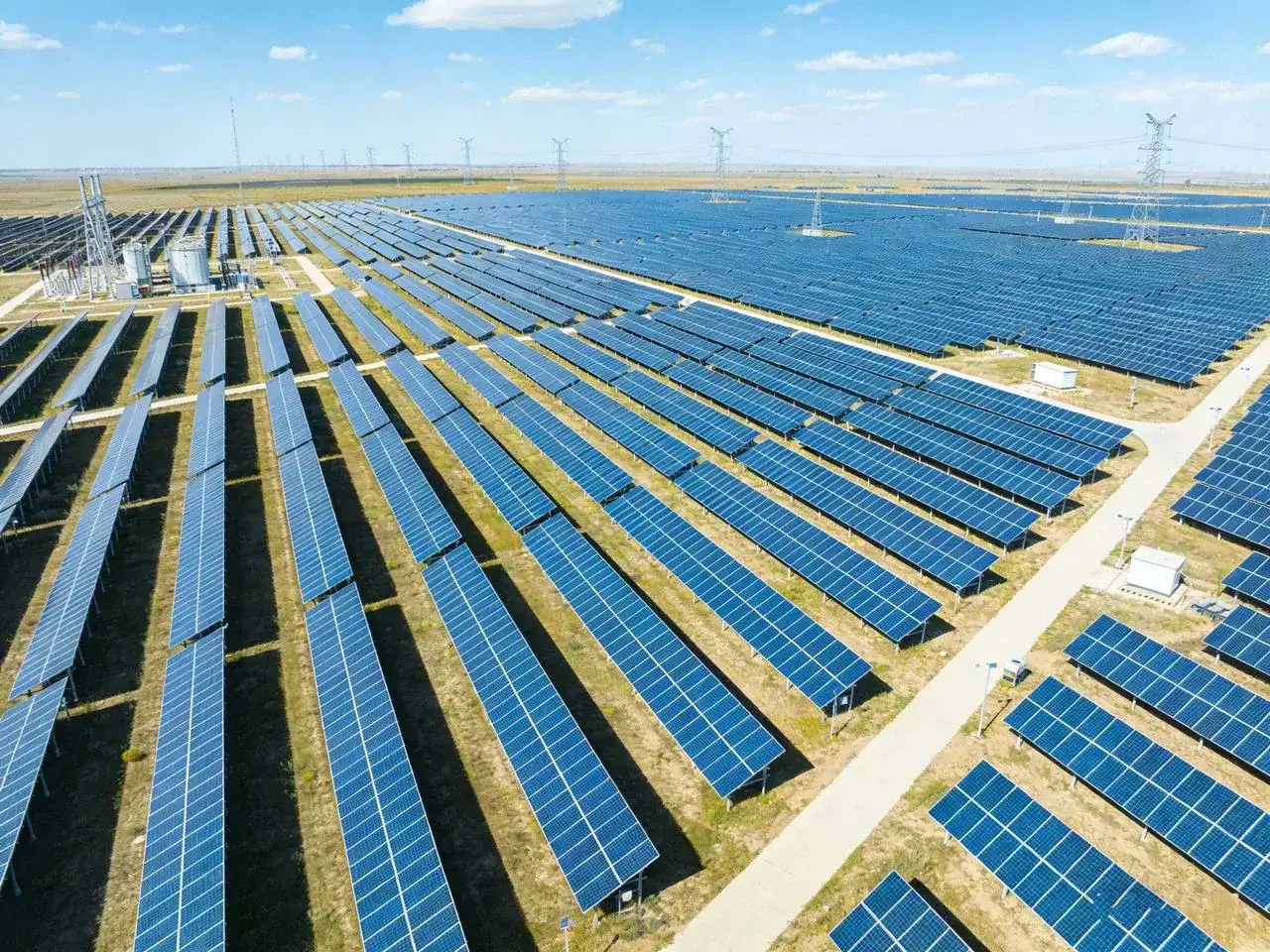 Budowa elektrowni słonecznej 2026: Złoty interes czy wyzwanie?