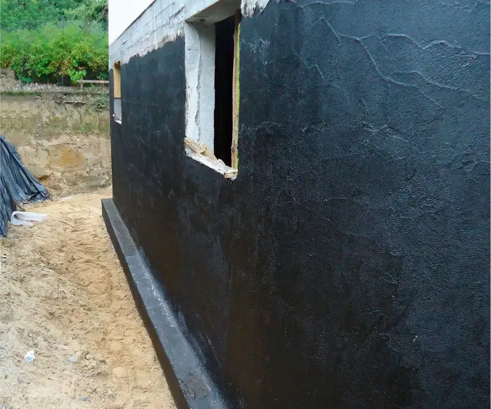 Czym wykończyć fundament domu, aby uniknąć problemów z wilgocią?