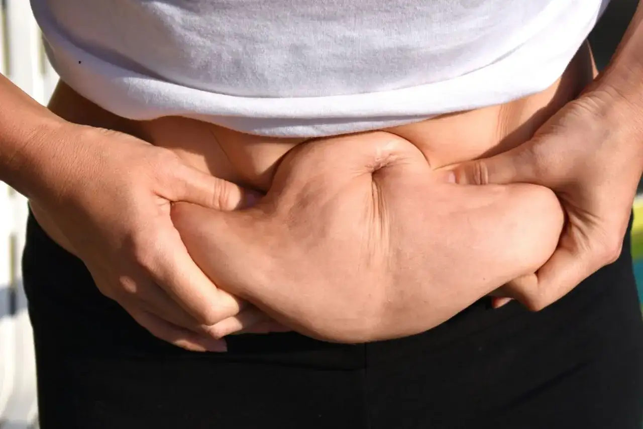 Czy skóra się rozciąga? Poznaj przyczyny i skutki elastyczności skóry