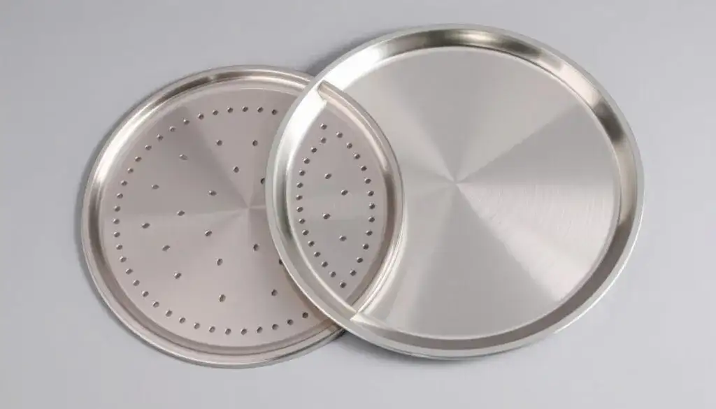 Blacha do pizzy z dziurkami czy bez - co wybrać dla idealnej pizzy?