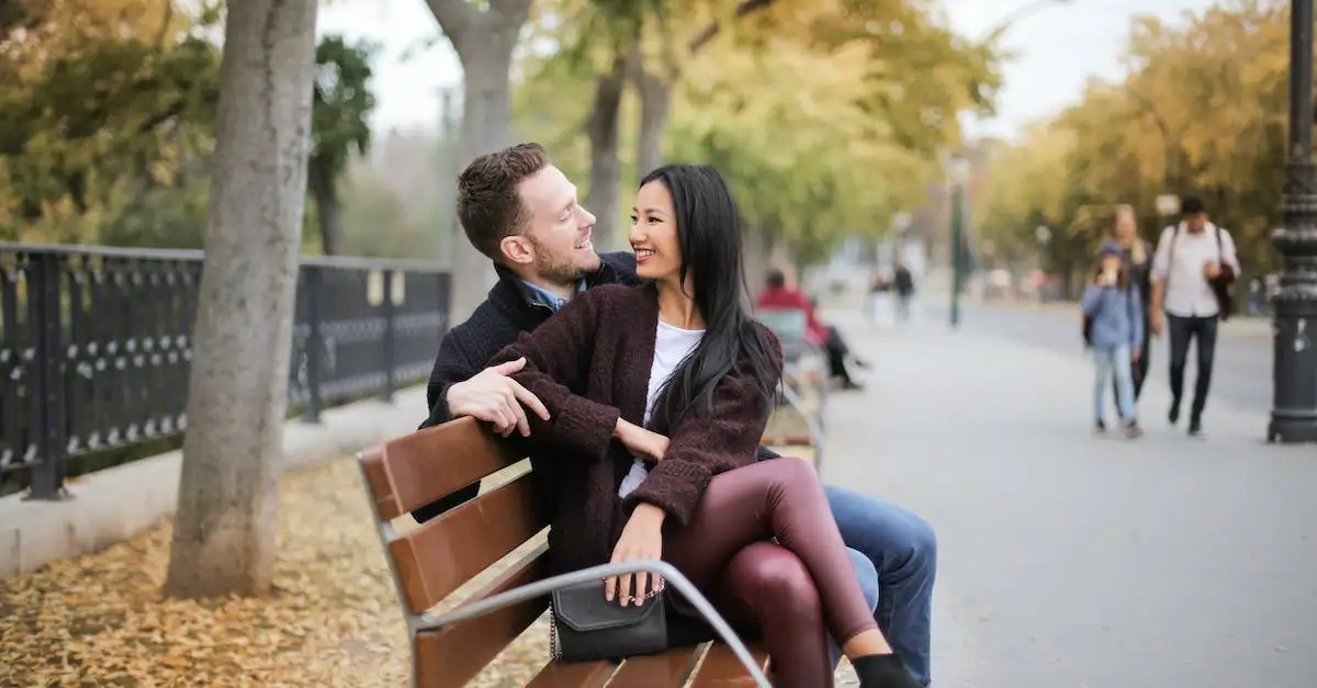  Pergola z ławką - ciesz się odpoczynkiem na świeżym powietrzu w samotni zbudowanej z drewna