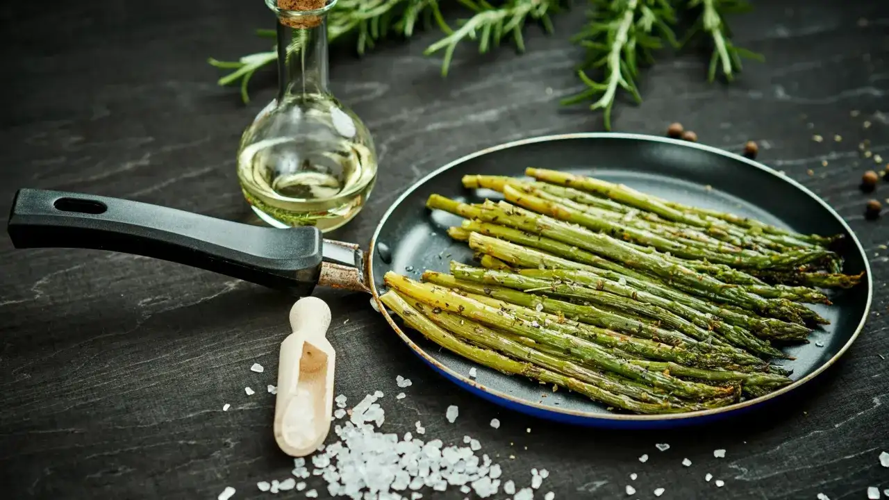 Jak przygotować szparagi na patelni - proste triki i smaki, które zaskoczą