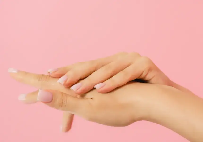 Jak dbać o paznokcie? Sekrety mocnych i pięknych paznokci