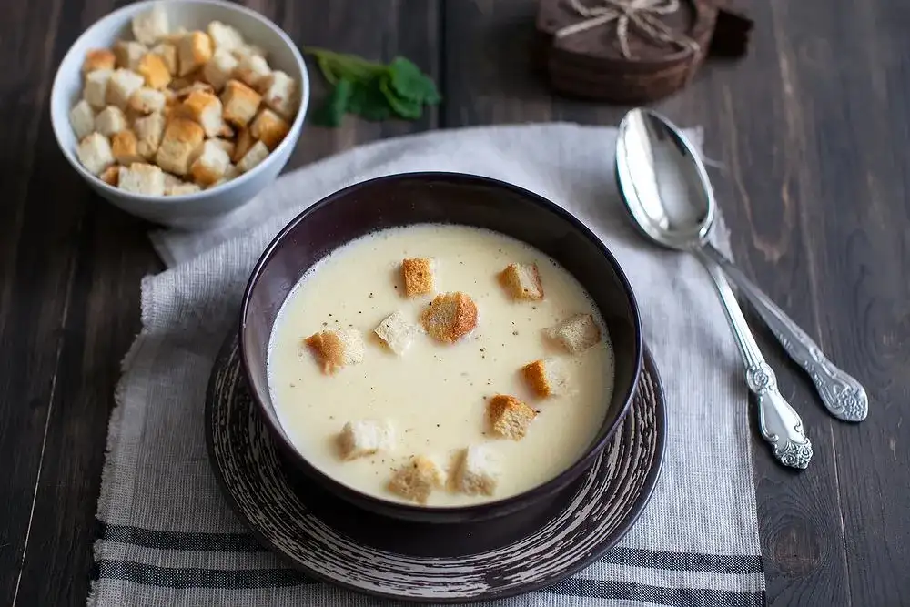Jaki ser do zupy serowej? Odkryj najlepsze smaki i połączenia
