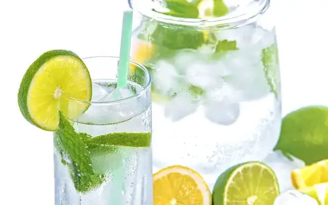 Zdrowe napoje do picia: 20+ przepisów na energię i detoks. Czy znasz je wszystkie?