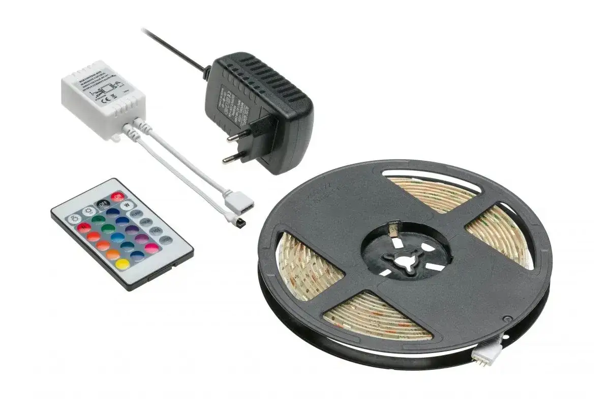 Zestaw do oświetlenia LED: taśma na szpulce, zasilacz, kontroler i pilot. Idealny, jaki zasilacz do taśmy led 5m?