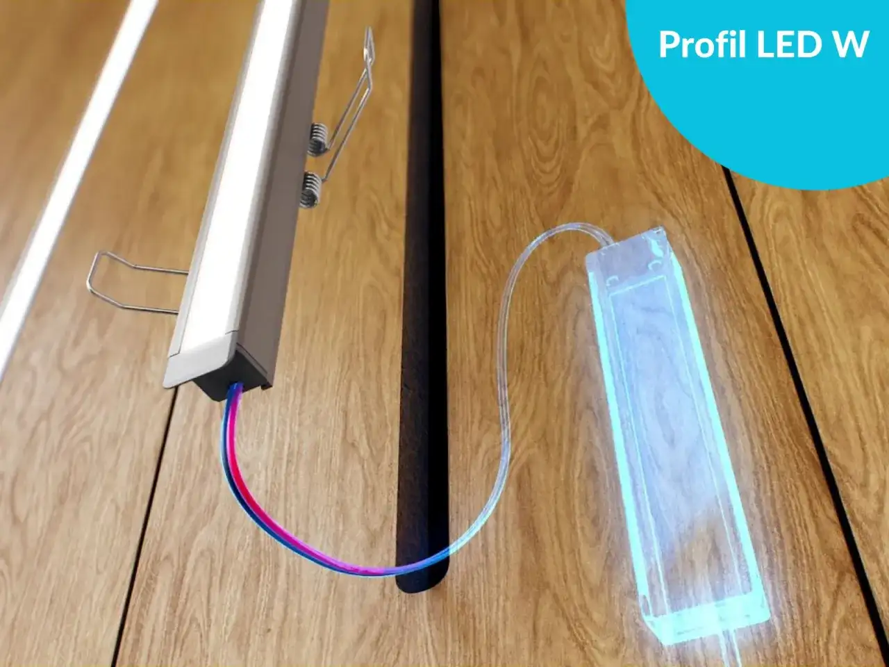 Jak zrobić taśmę LED na USB? Montaż profilu LED W z zasilaniem USB.