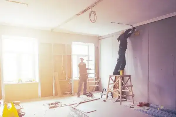 Remont w pracy: jak zadbać o bezpieczeństwo pracowników?