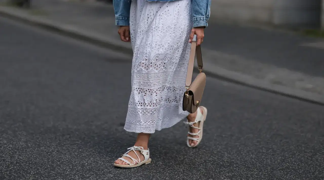 Tu falda larga blanca Stradivarius: looks + trucos de estilista