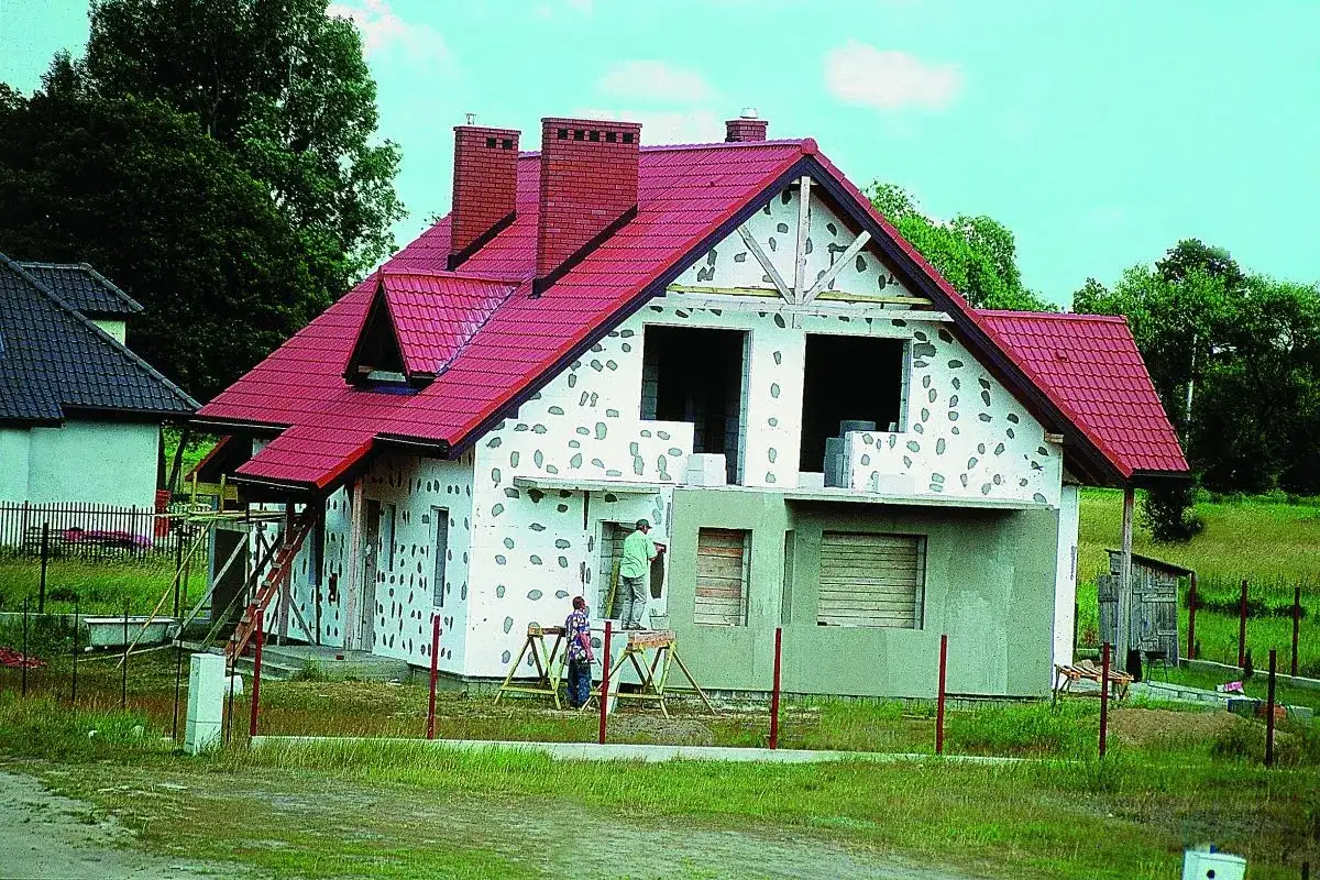 Czy można kłaść styropian na drewno? Oto, co musisz wiedzieć!