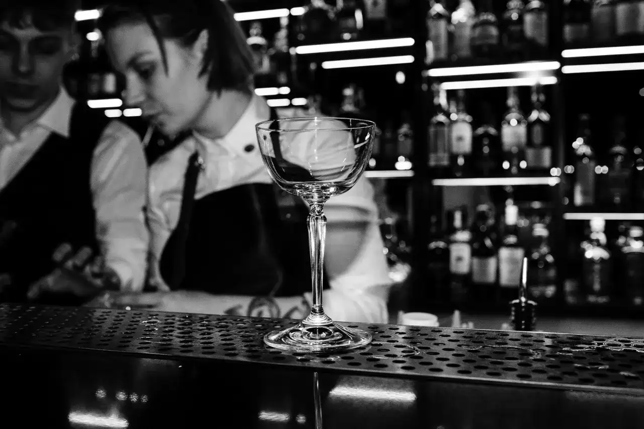 Gdzie na drinka Szczecin? Odkryj najlepsze bary i koktajle