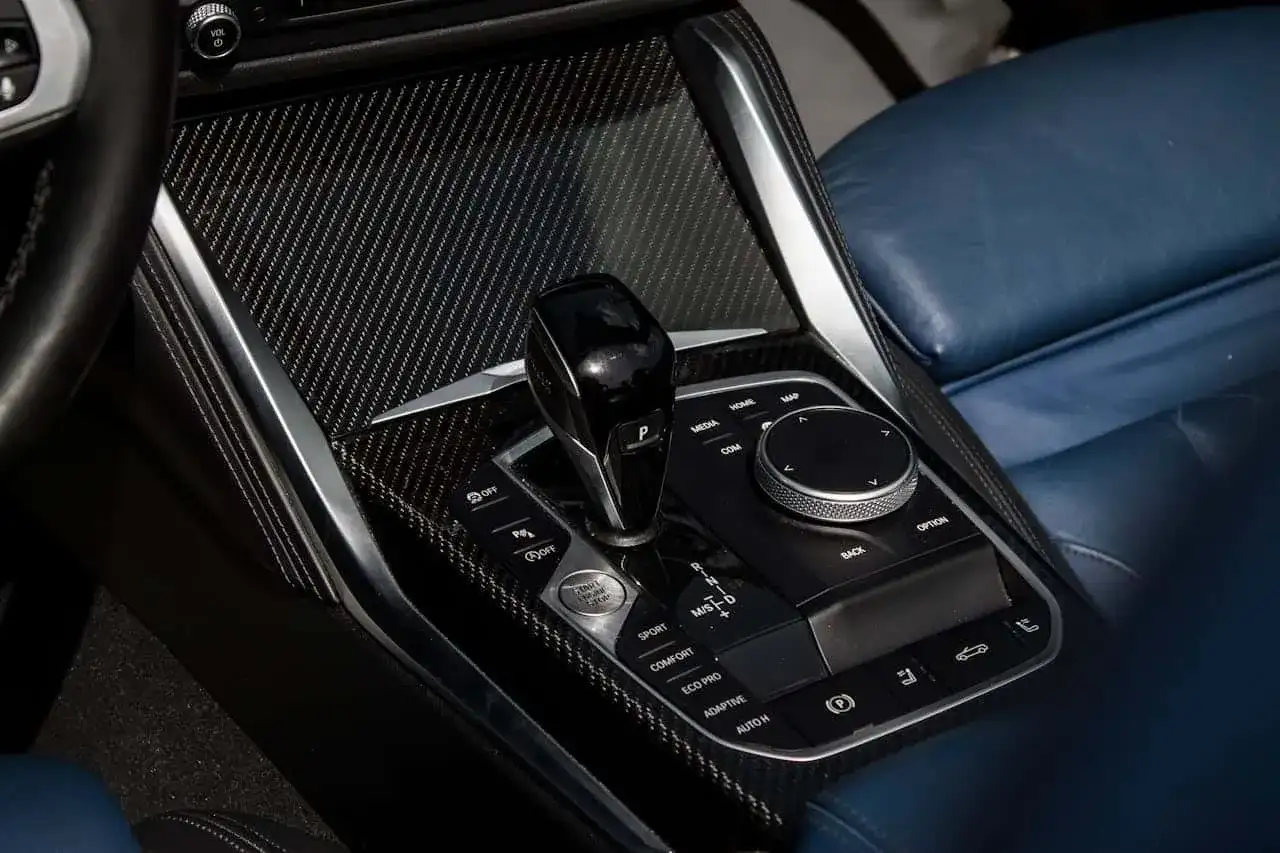 Ile trwa wymiana skrzyni biegów? Poznaj kluczowe czynniki i czas pracy